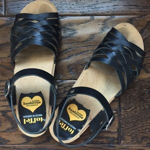 Swedish Hasbeens Toffel Sandal in Black